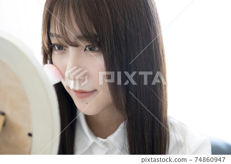 女人化妝 74860947