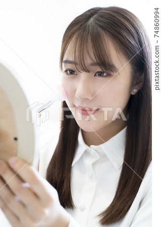 女人化妝 74860994