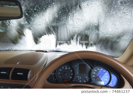 洗車機（取自車內） 74861237