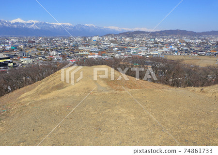 國家歷史遺址小山古墓（從後墓到前墓） 74861733