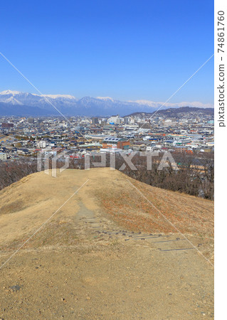 國家歷史遺址小山古墓（從後墓到前墓） 74861760