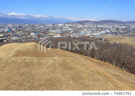 國家歷史遺址小山古墓（從後墓到前墓） 74861761