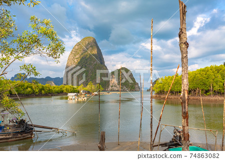 An island with an outstanding figure of Samed Nang Chee archipelago An island with an outstanding figure of Samed Nang Chee archipelago 74863082