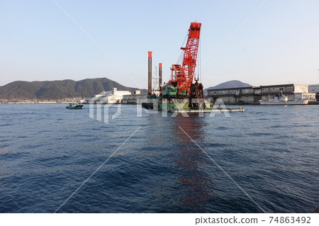 Grab dredger with rock crusher No. 2 Yu Seki 74863492