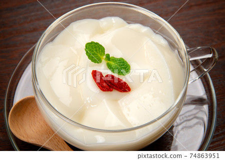 Dessert almond tofu 74863951