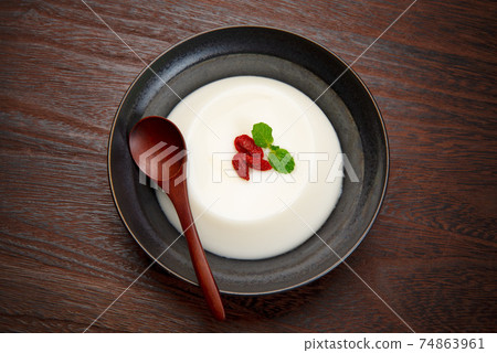 Dessert almond tofu 74863961