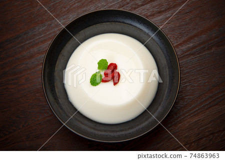 Dessert almond tofu 74863963