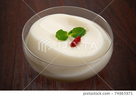 Dessert almond tofu 74863971