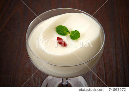 Dessert almond tofu 74863972