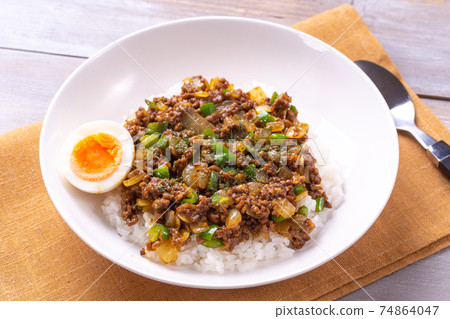 Dry curry 74864047