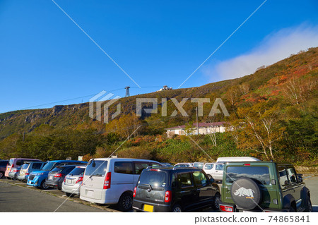 See the autumnal mountains from the teahouse parking lot at Toge no Chaya in Nasu Town, Tochigi Prefecture See the autumnal mountains from the teahouse parking lot at Toge no Chaya in Nasu Town, Tochigi Prefecture 74865841
