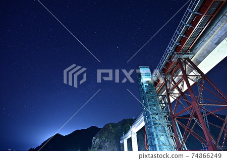 Amarube高架橋和繁星點點的天空 74866249