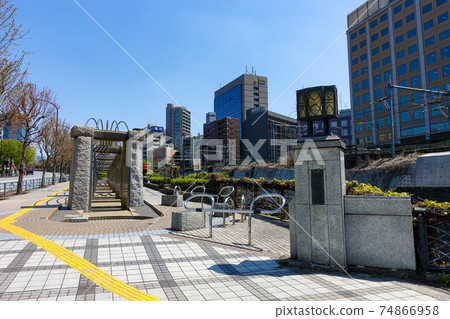 "Ochanomizuzaka" on Sotobori-dori, a promenade built on the "Ochanomizu Channel" 74866958