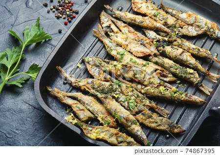 fried fish in frying pan 17221579 PNG