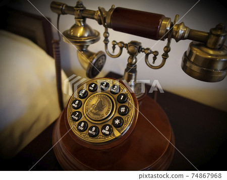 客房內的老式電話 客房內的老式電話 74867968