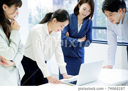 營業所同事 營業所同事 74868287