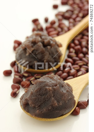 Strained bean paste and bean paste 74869272