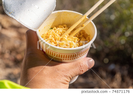 Mountain rice cup ramen 74871176