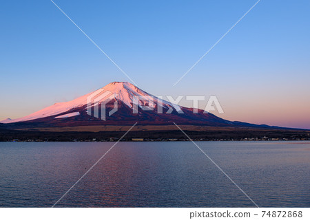 Sunny winter sky and red Fuji Sunny winter sky and red Fuji 74872868