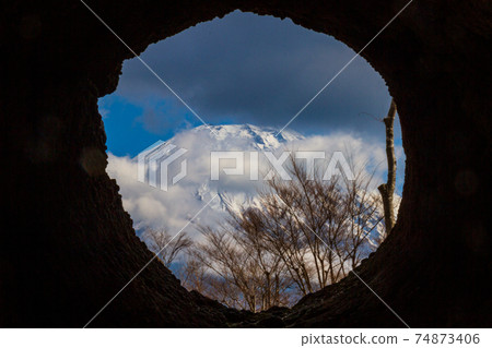 從熔岩樹類型俯瞰富士山的風景 從熔岩樹類型俯瞰富士山的風景 74873406