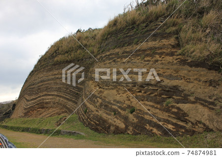 Strata  -  STRATUM  -  74874981