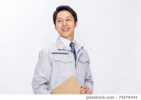 工人男性白色背景 74876445