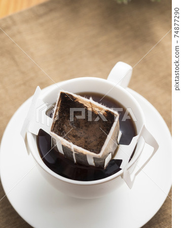 用滴漏袋沖泡熱咖啡 74877290