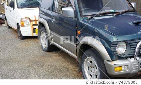 Abandoned abandoned vehicle 74879003