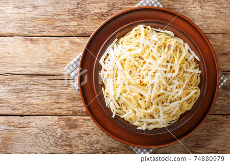 Tasty Italian Spaghetti Cacio e Pepe closeup in the plate. Horizontal top view Tasty Italian Spaghetti Cacio e Pepe closeup in the plate. Horizontal top view 74880979