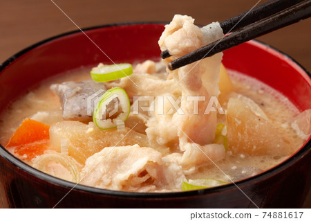 豬肉和蔬菜味噌湯 74881617
