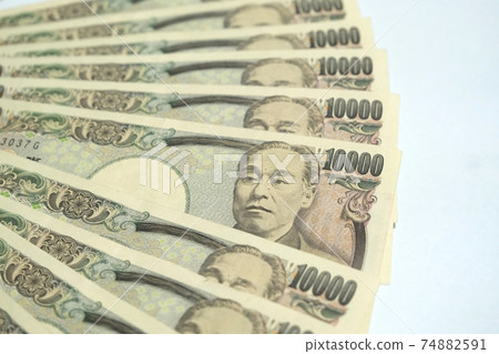 扇形的10,000日元紙幣 74882591