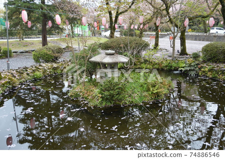 Wakutamaike 富士山本宮 淺間神社 靜岡縣富士宮市宮町1 1 照片素材 圖片 圖庫