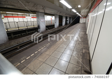 站台不必要的部分 74888197