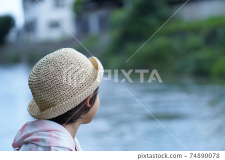 草帽孩子的女孩 草帽孩子的女孩 74890078