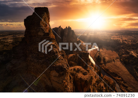 Beautiful American Landscape during a vibrant winter 74891230