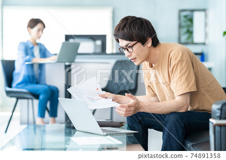 夫妻情侶生活遠程辦公遠程工作 74891358