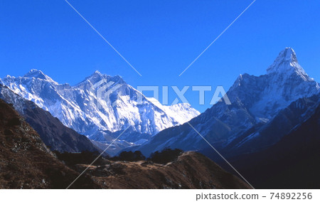Everest  74892256