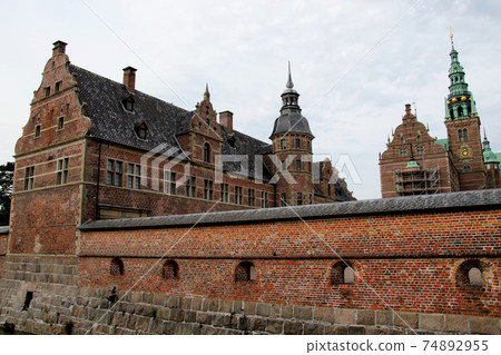 克倫堡城堡（Kronborg Castle），世界著名的文化遺產城堡，建於丹麥哥本哈根郊區，是從建築工地外拍攝的一組建築物 74892955