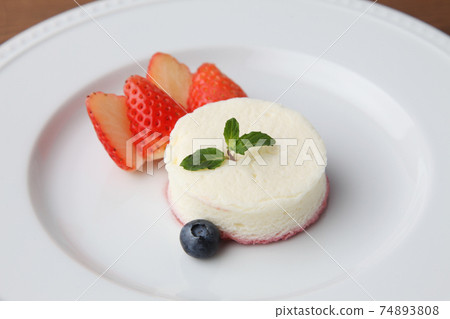 Rare cheesecake strawberry and blueberry wooden table Rare cheesecake strawberry and blueberry wooden table 74893808