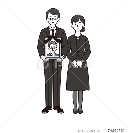 A couple with a deceased at a funeral 74894361