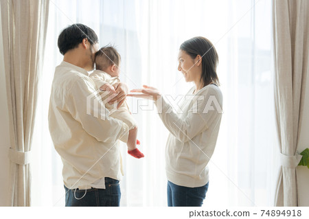 Happy family 74894918