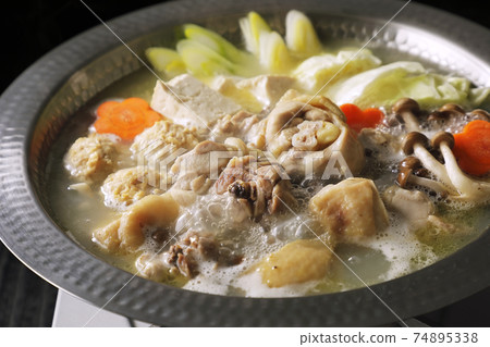 有很多成分的水black(黑色背景) 有很多成分的水black(黑色背景) 74895338