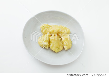 竹筍天婦羅作為配菜 74895564