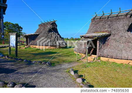 Hokikodainooka Park, pit dwelling, Yonago City, Tottori Prefecture 74895630