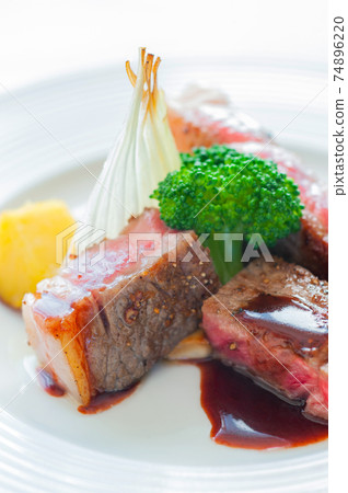 Japanese beef sirloin steak 74896220