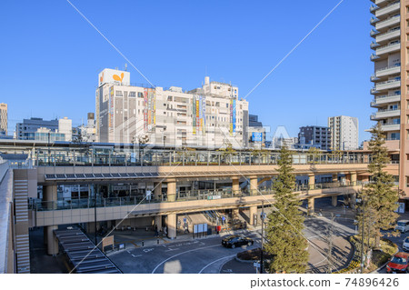 城市景觀：千葉縣市川市市川站南口前的旋轉路和城市景觀 74896426