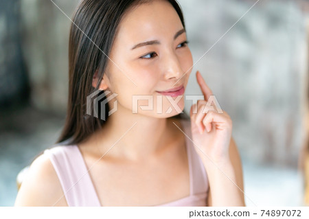 Morning skin care 74897072