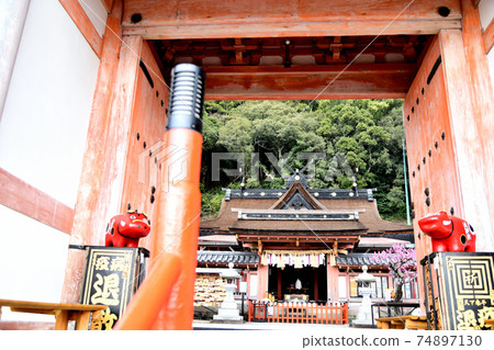 Wakaura Tenmangu Shrine Gate and Main Hall 74897130