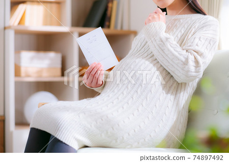 回复結婚請柬明信片孕婦擔心,困擾,思考 回复結婚請柬明信片孕婦擔心,困擾,思考 74897492