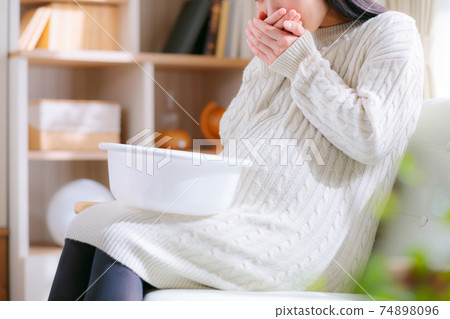 Pregnant woman with nausea 74898096